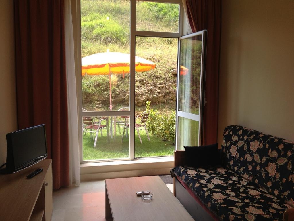 Apartamentos Mar Comillas Εξωτερικό φωτογραφία