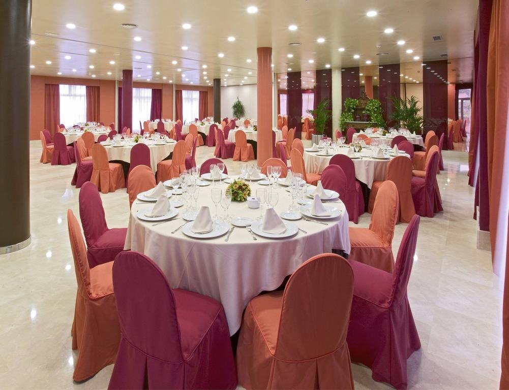Apartamentos Mar Comillas Εστιατόριο φωτογραφία